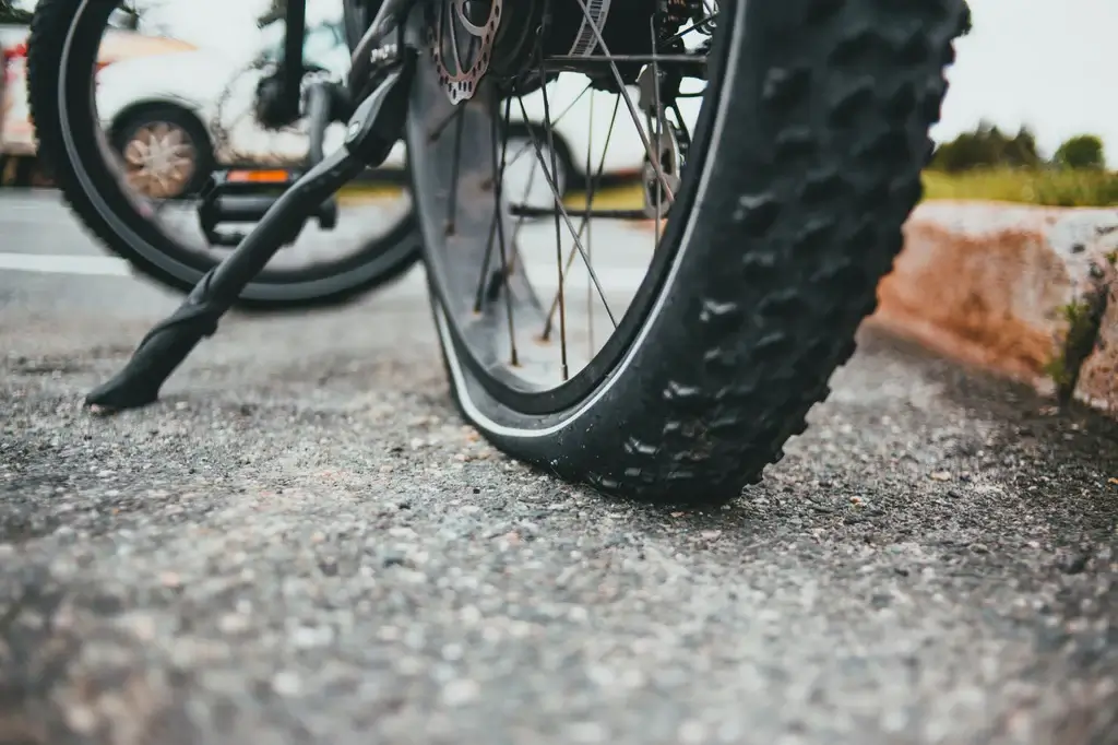 photo-of-e-bike-Flat-tire 