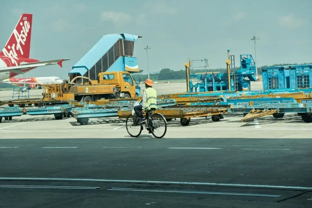 image-of-how-to-safely transport-e-bike-batteries-on-airplanes